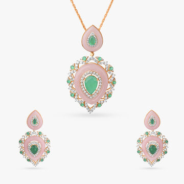 A Dramatic Romance Pendant Set