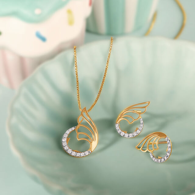Striking Leafy Diamond Pendant and Earrings Set 