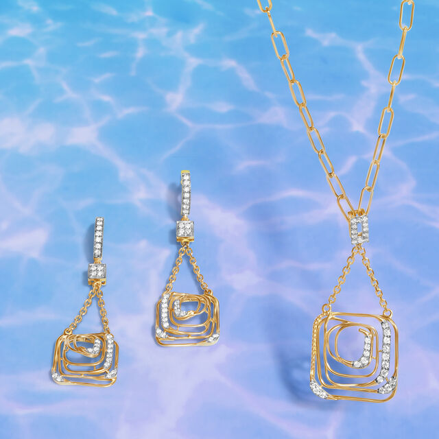 An Elegant Flow Diamond Necklace Set 