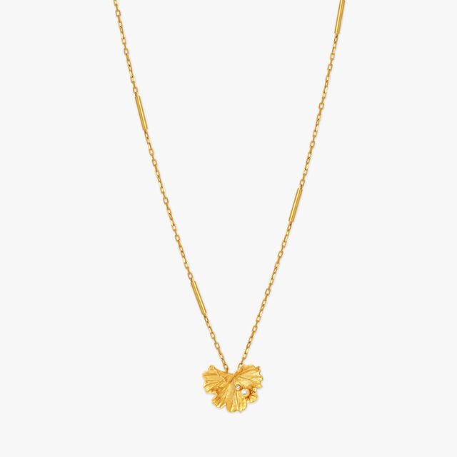 A Glorious Leaf Diamond Pendant with Chain 3