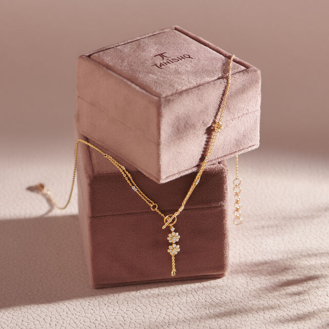 Alluring Floral Diamond Necklace 