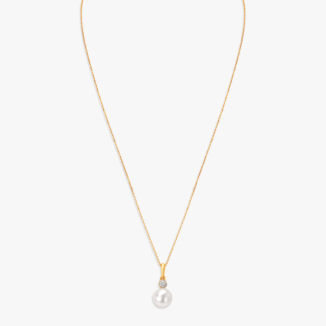 Enticing Pearl and Diamond Pendant with Chain