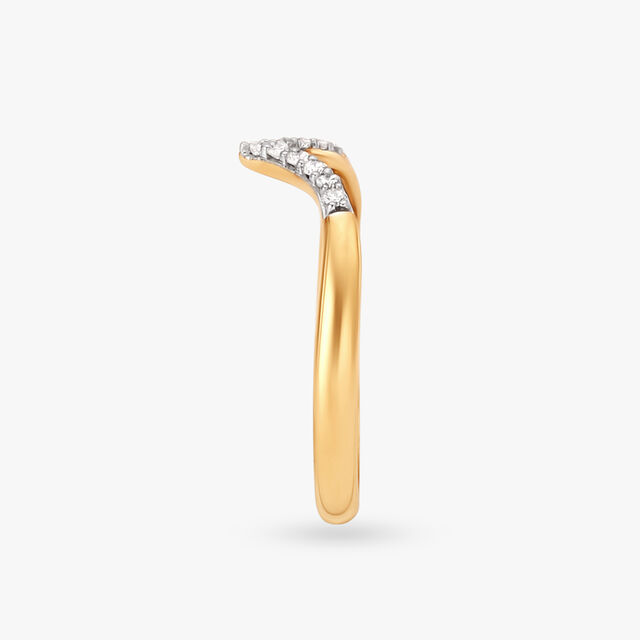Sleek Vanki Diamond Finger Ring