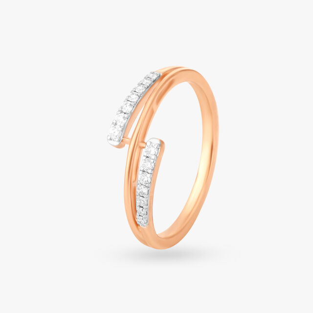 Sleek Luminescent Diamond Finger Ring