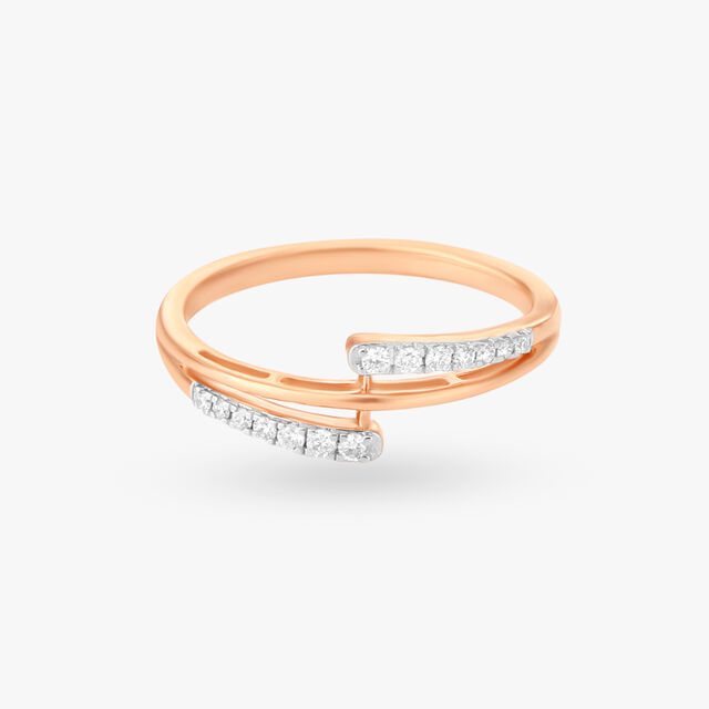 Sleek Luminescent Diamond Finger Ring