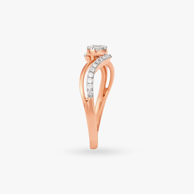 Graceful Swirling Diamond Finger Ring