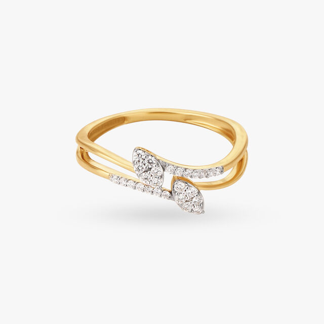 Leaf Patterned Diamond Finger Ring
