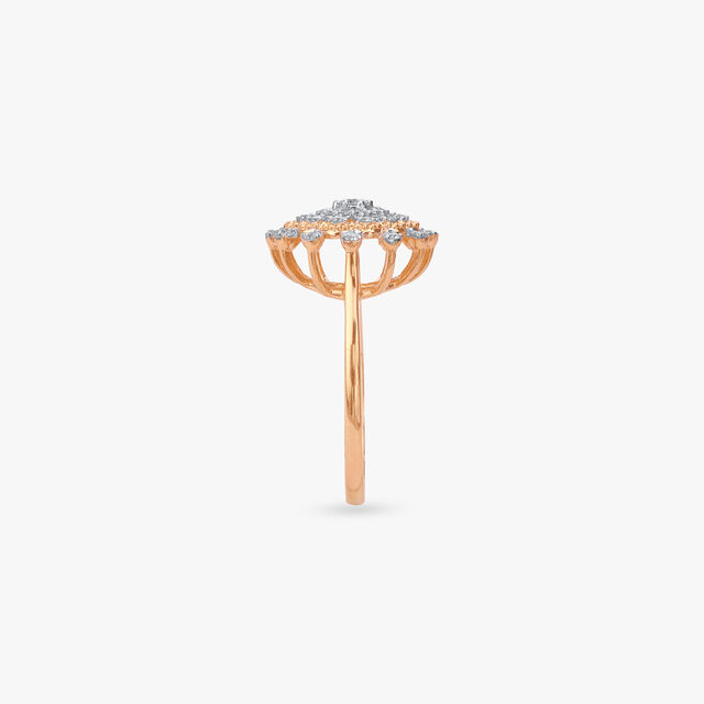 Chic Regal Diamond Finger Ring