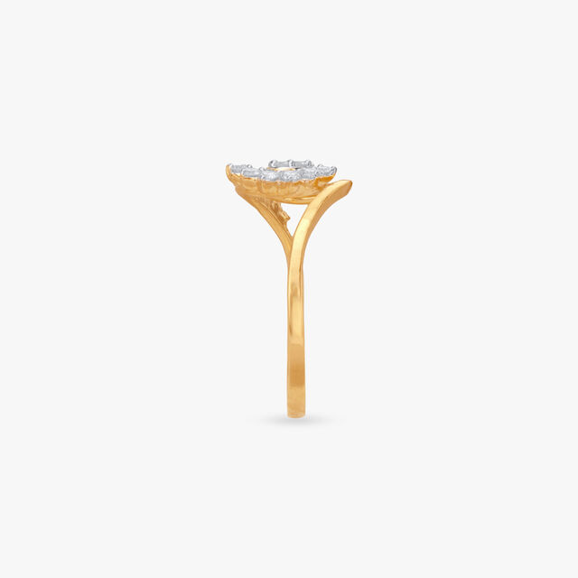 Curved Glow Diamond Ring