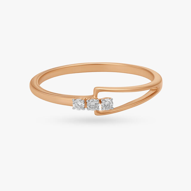 Sleek and Chic Diamond ring 2
