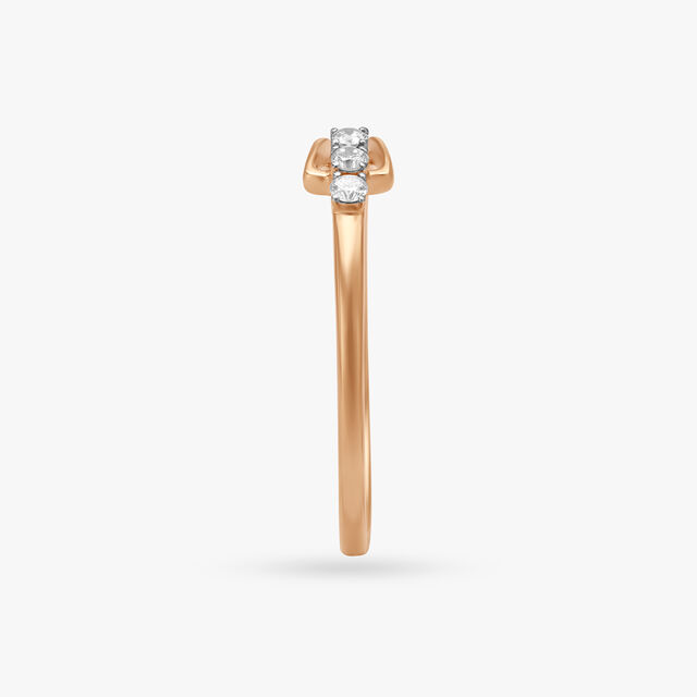 Sleek and Chic Diamond ring 3