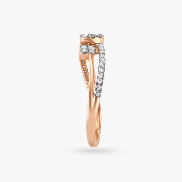 Stylish Twist Diamond Finger Ring