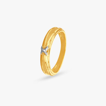 Sophisticated Crossover Gold Finger Ring