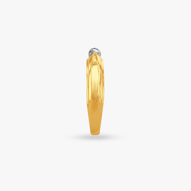 Sophisticated Crossover Gold Finger Ring