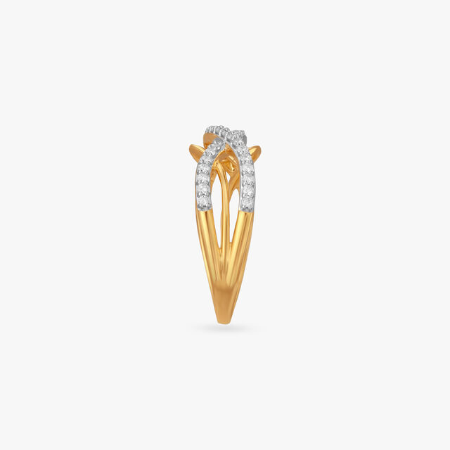Crisscross Radiance Diamond Finger Ring