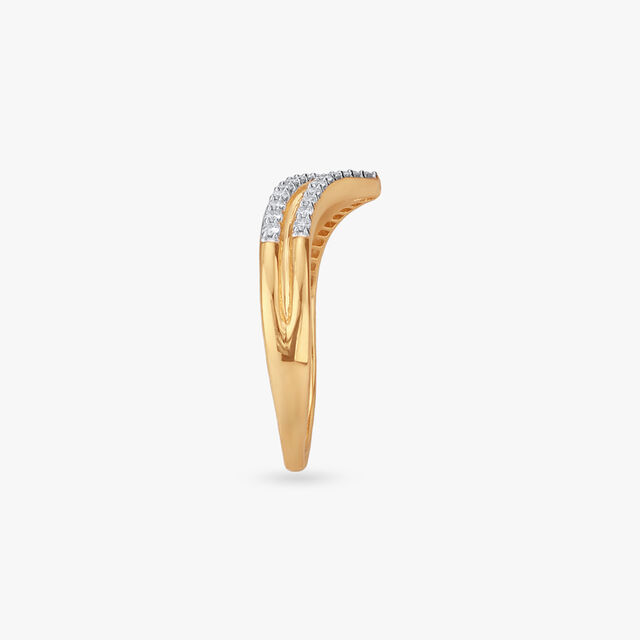 Modern Crest Diamond Finger Ring