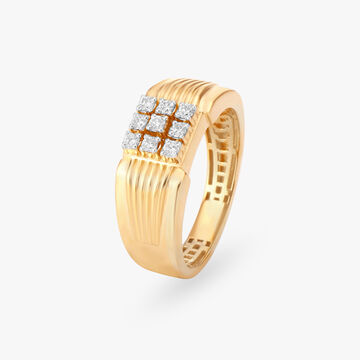 Glistening Diamond Finger Ring