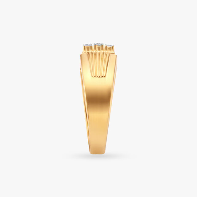 Glistening Diamond Finger Ring