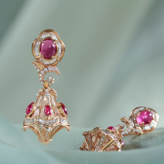 Tanishq The Lightness of Being Chandelier Diamond Earrings 18K Yellow Gold for Women 