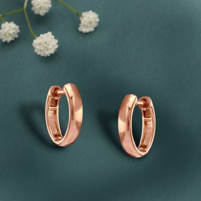 Sleek Chic Gold Hoop Earrings 