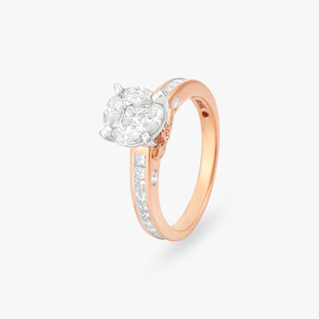 Luxurious Diamond Finger Ring