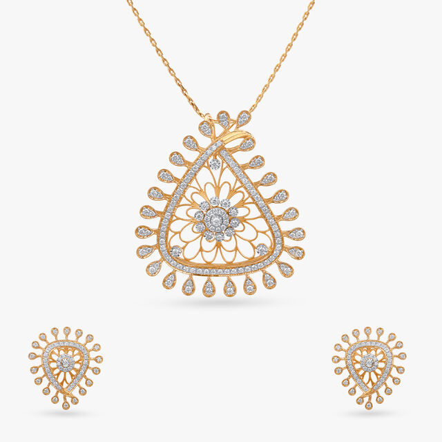Tanishq 18KT Pendant and Earrings Set 