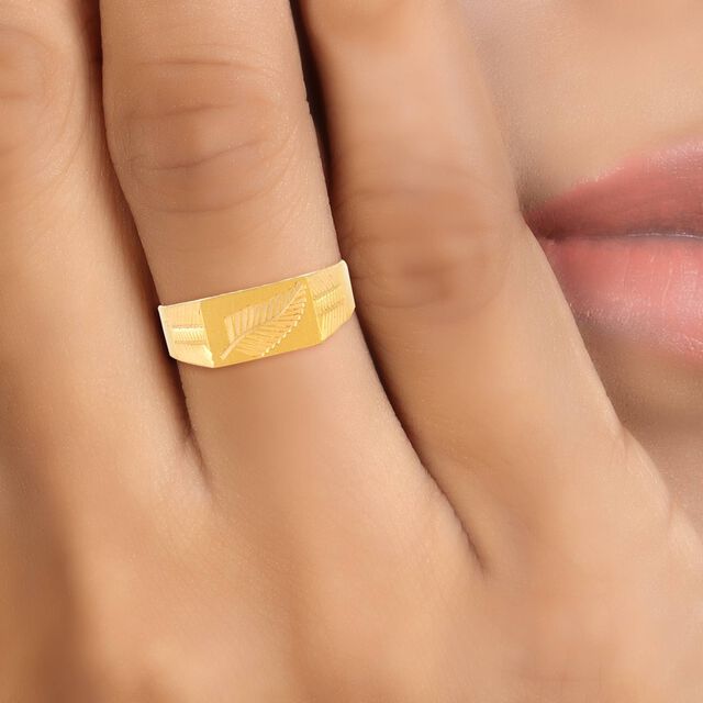 Elegant Leaf Engraved Gold Ring for Men,,hi-res