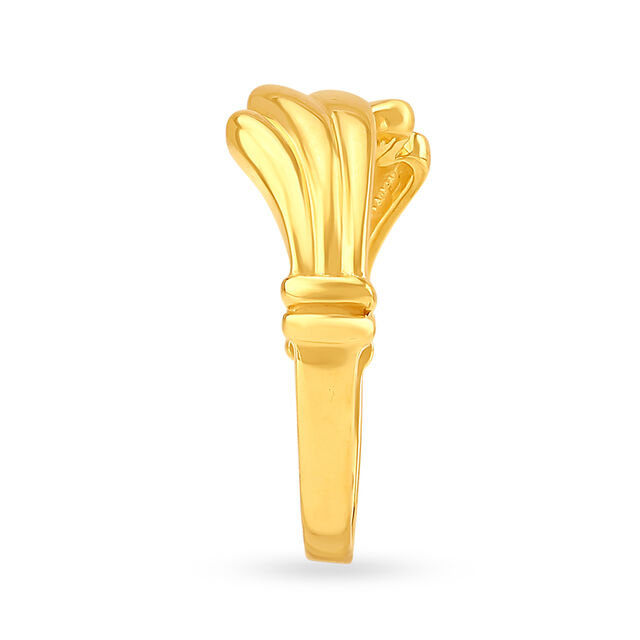 Charming 18 Karat Yellow Gold Ring With Patternwork 3