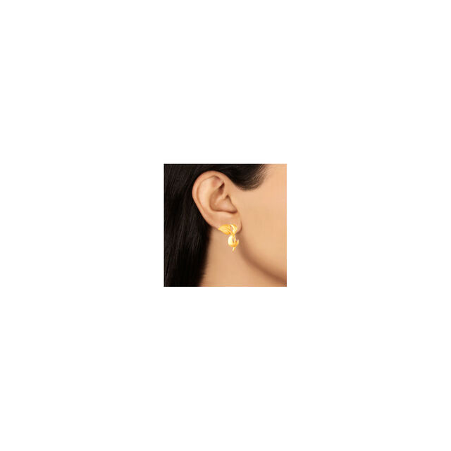 Charming 22 Karat Yellow Gold Leaf Studs