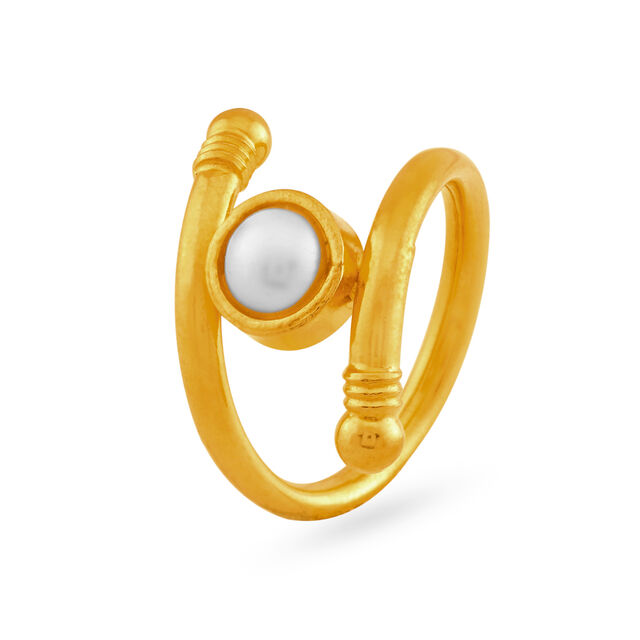 Sleek and Stunning Gold Finger Ring