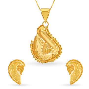 Traditional Yellow Gold Paisley Pendant and Earrings Set