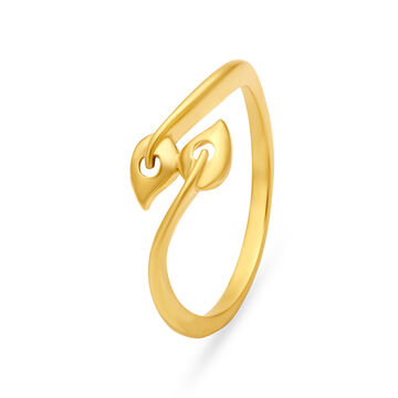 Delicate 22 Karat Yellow Gold Ring With Leaf Pattern