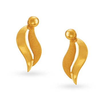Alluring 18 Karat Yellow Gold Studs