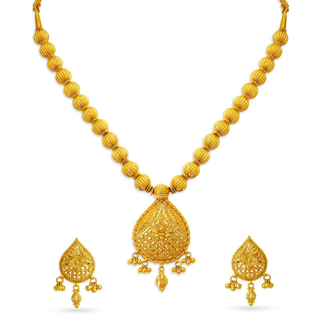 Stately Gold Nakashi Necklace Set for the Tamil Bride 