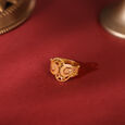 Paisley motifs carved gold finger ring 