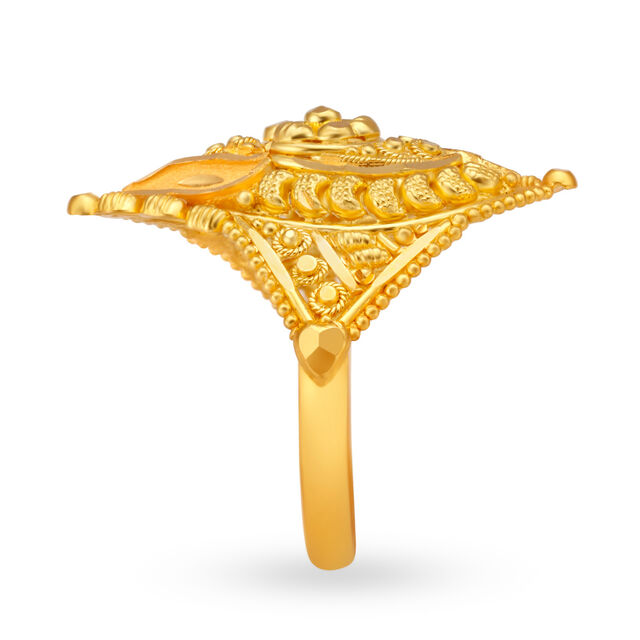 Enchanting Rhombic Gold Finger Ring
