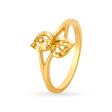 Enrapturing 18 Karat Yellow Gold Leaf Finger Ring