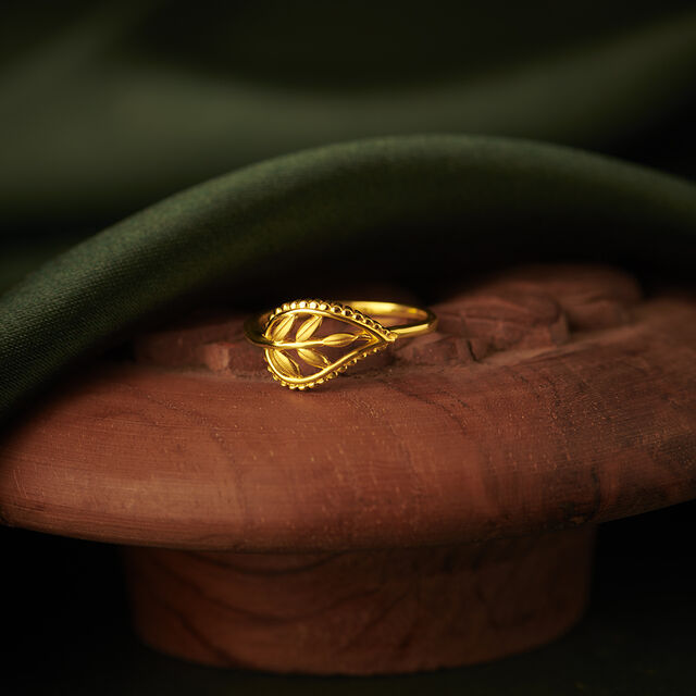Pleasing 22 Karat Yellow Gold Leaf Pattern Finger Ring,,hi-res