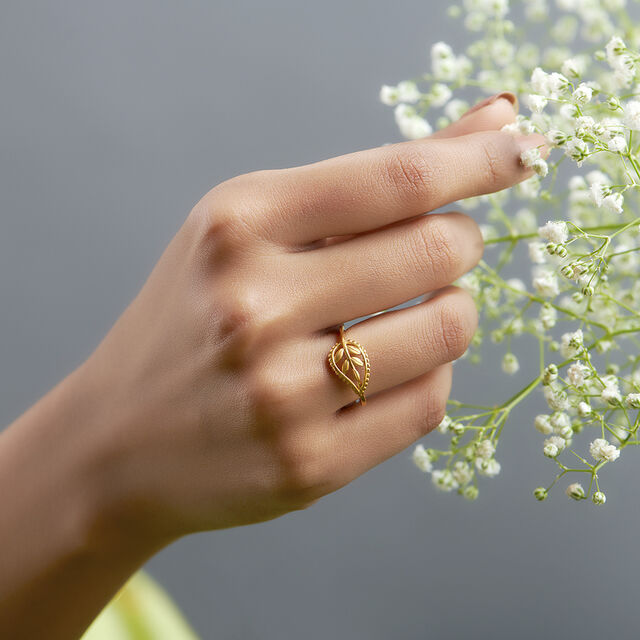 Pleasing 22 Karat Yellow Gold Leaf Pattern Finger Ring,,hi-res