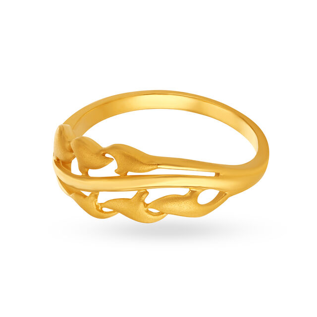 Stylish 18 Karat Yellow Gold Wave Patterned Finger Ring 2