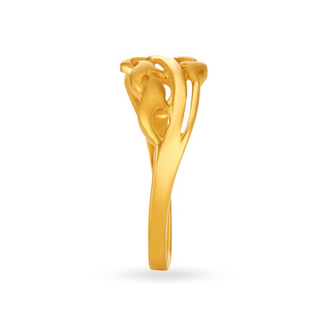 Stylish 18 Karat Yellow Gold Wave Patterned Finger Ring 3