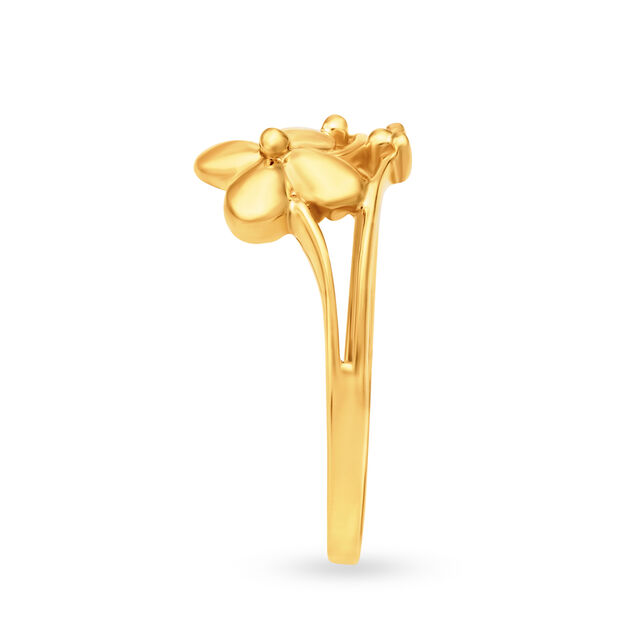 Delicate 18 Karat Yellow Gold Flowerbud Ring 3