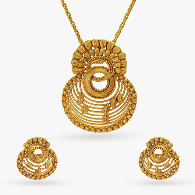 Leaf Harmony Gold Pendant and Earring Set 
