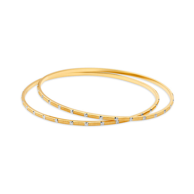 Sleek Gold Bangle 