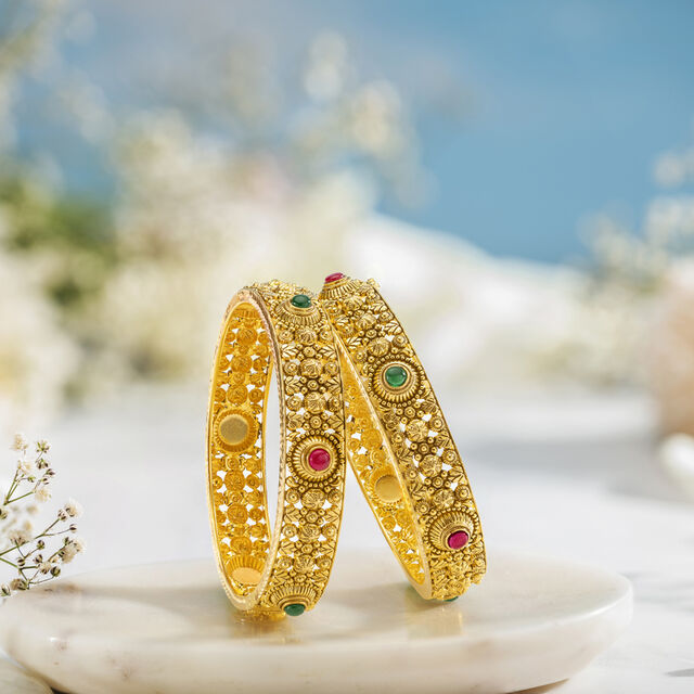 Elegant Gold Kada 