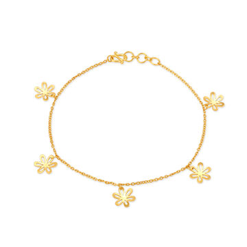 Dainty Bracelet for a Charming Look