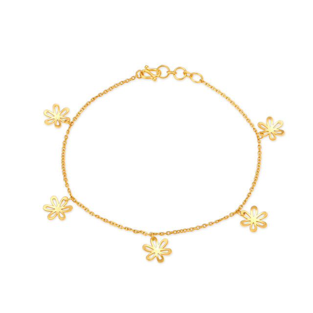 Dainty Bracelet for a Charming Look