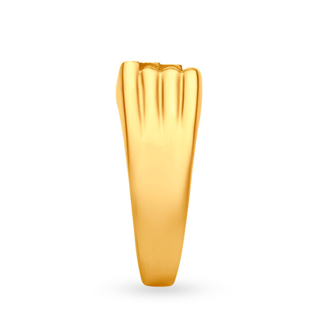 Stylish 22 Karat Yellow Gold Engraved Geometric Finger Ring