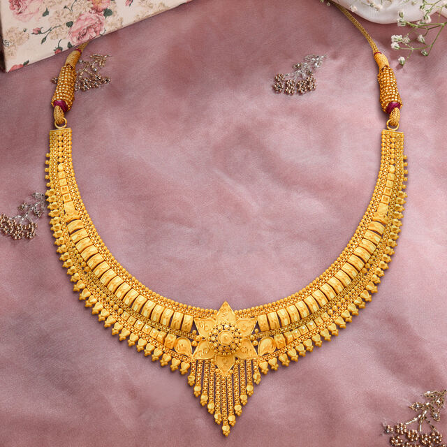 Buy Splendid Gold Necklace Set for the Bengali Bride at Best Price