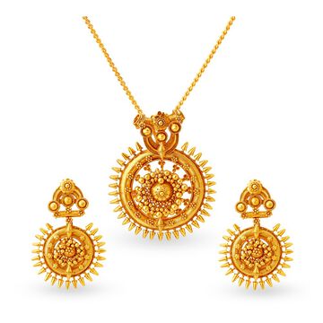 Splendid Gold Pendant and Earrings Set